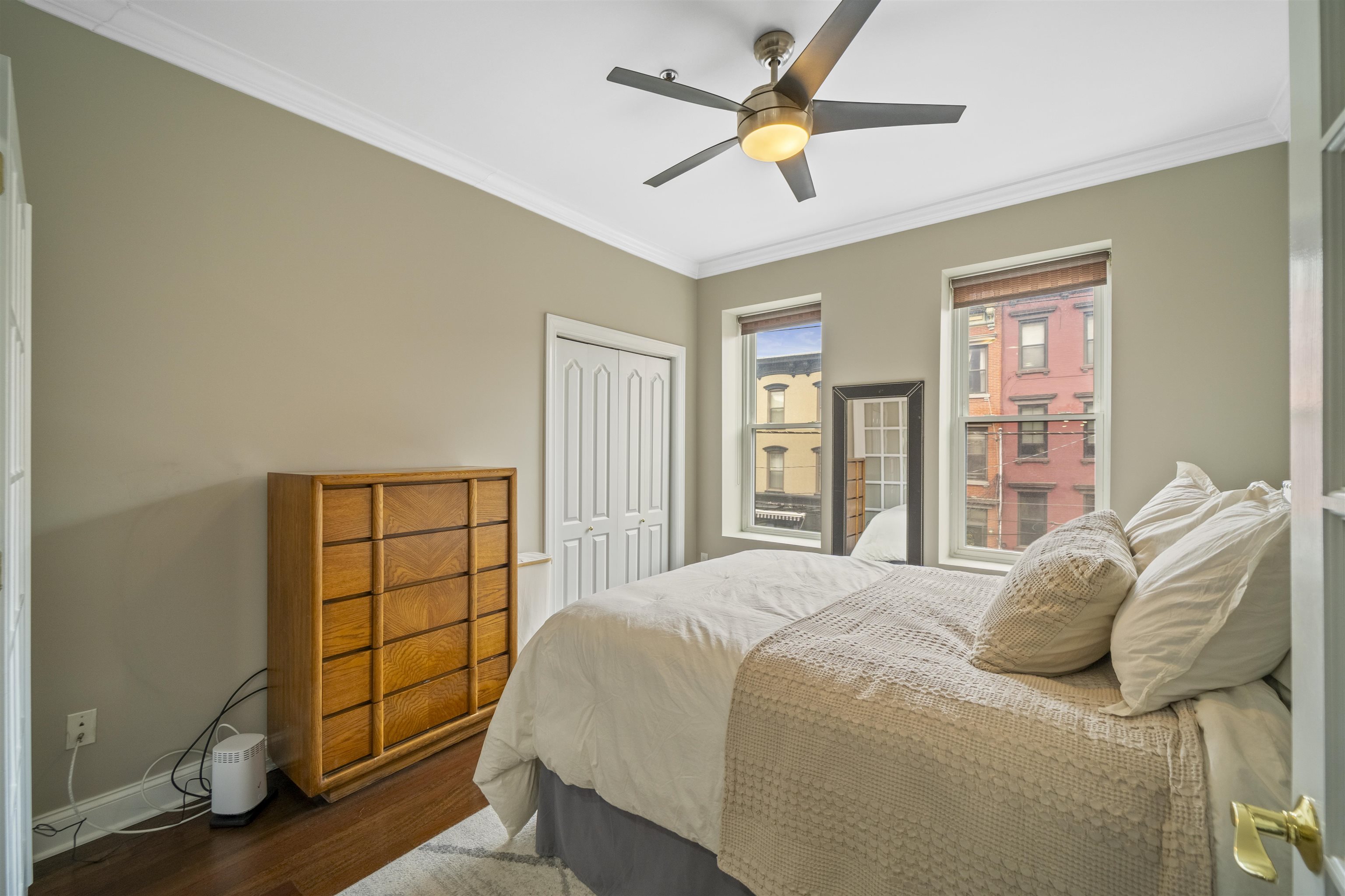 744 PARK AVE Unit: 2L