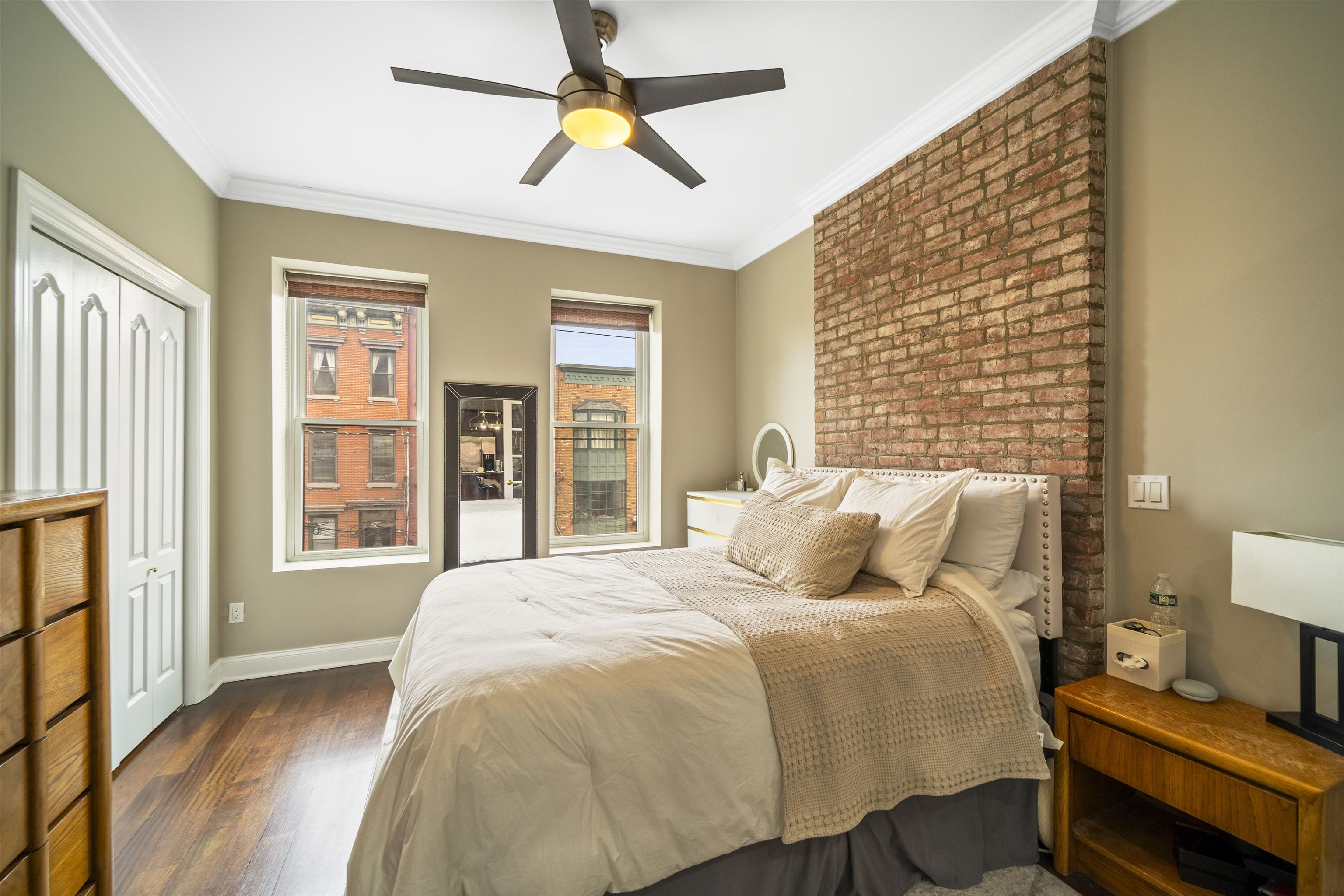 744 PARK AVE Unit: 2L