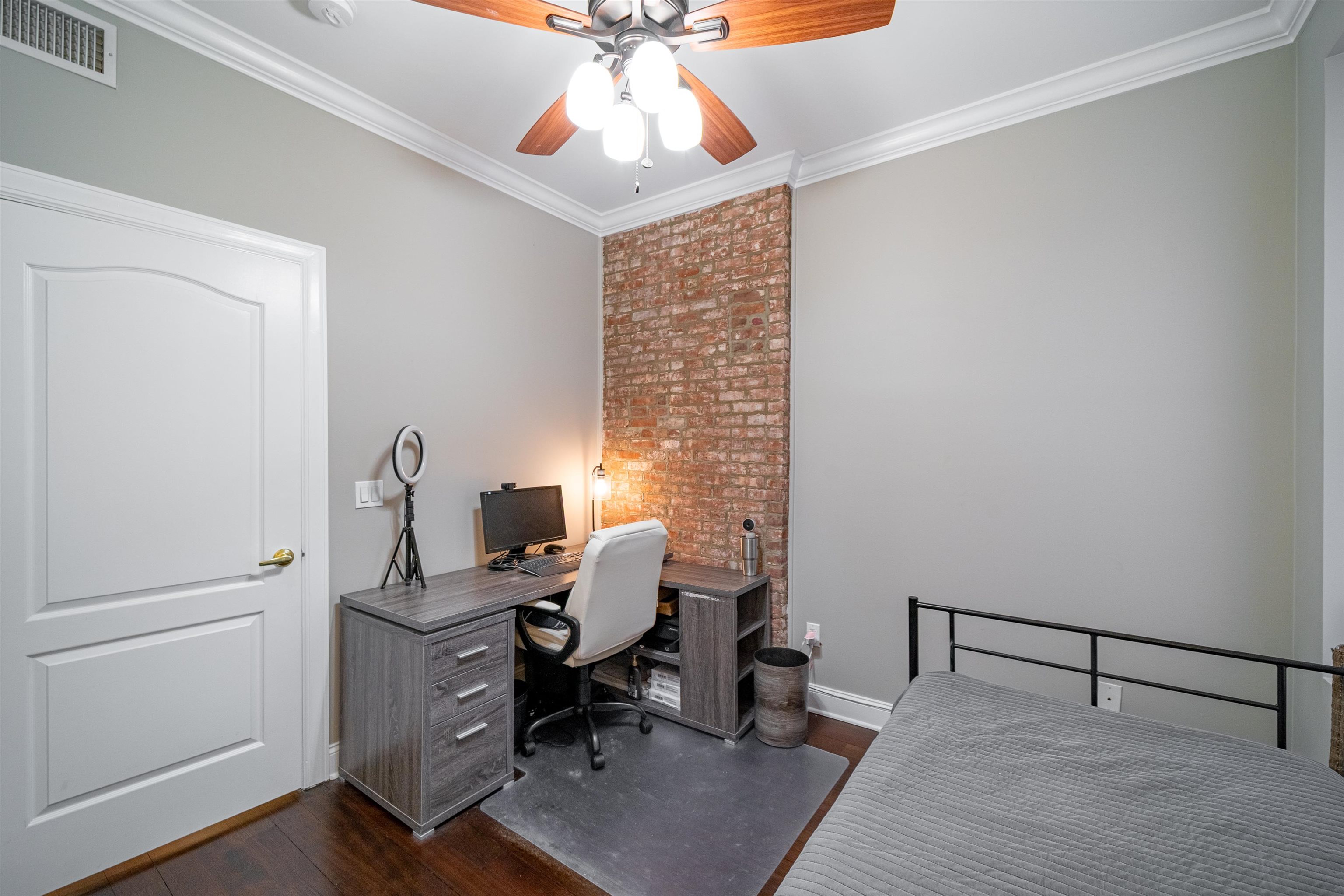 744 PARK AVE Unit: 2L