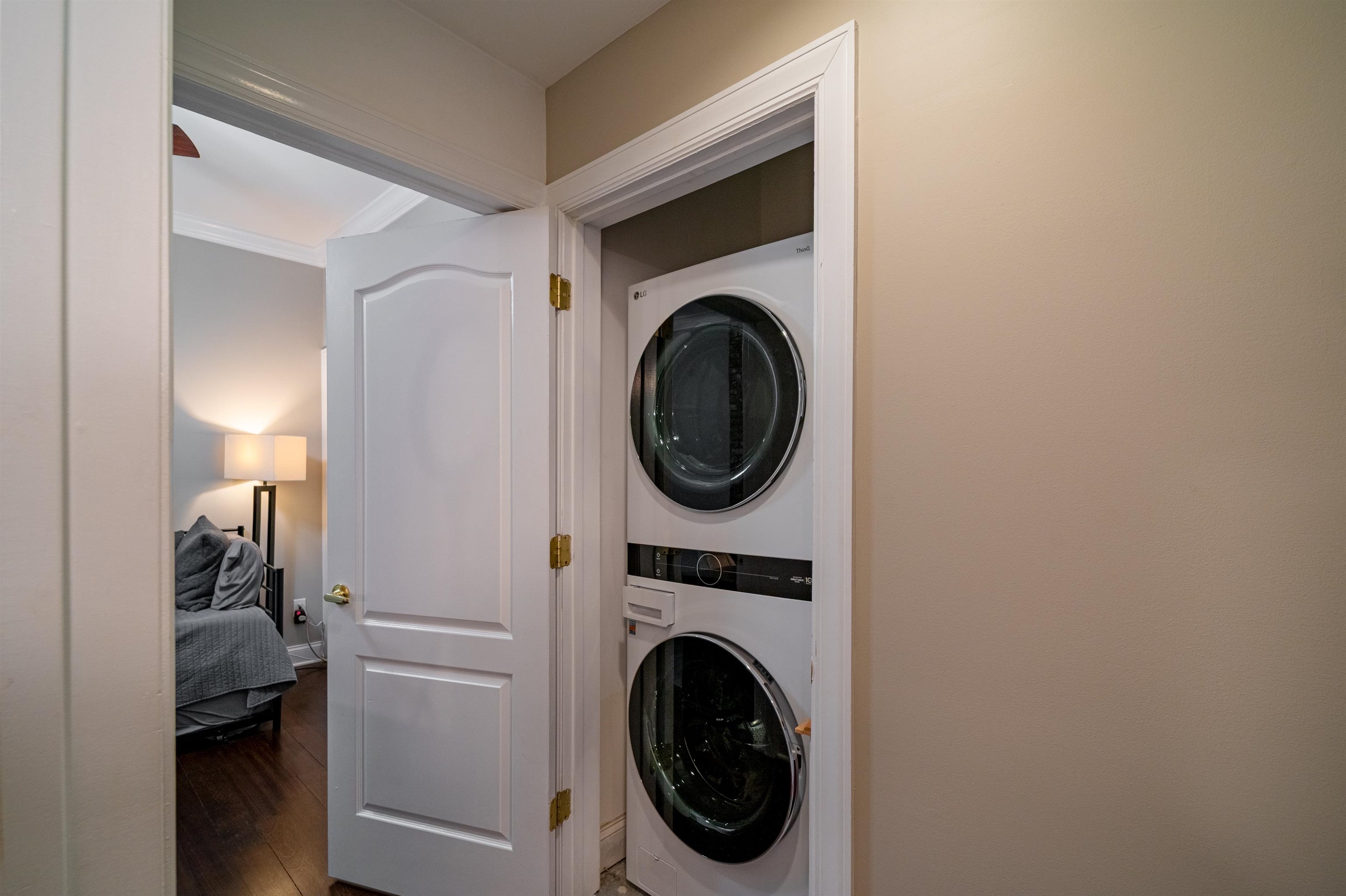 744 PARK AVE Unit: 2L