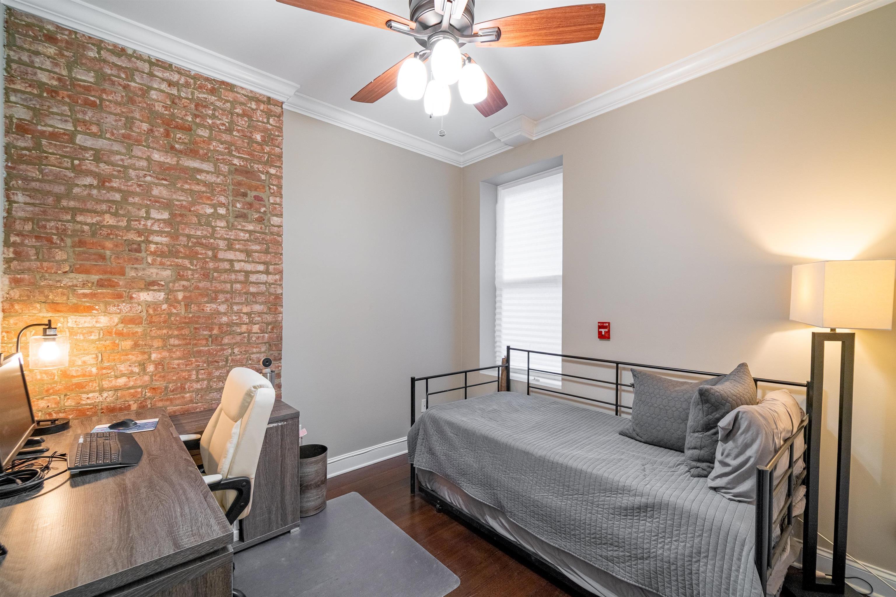 744 PARK AVE Unit: 2L