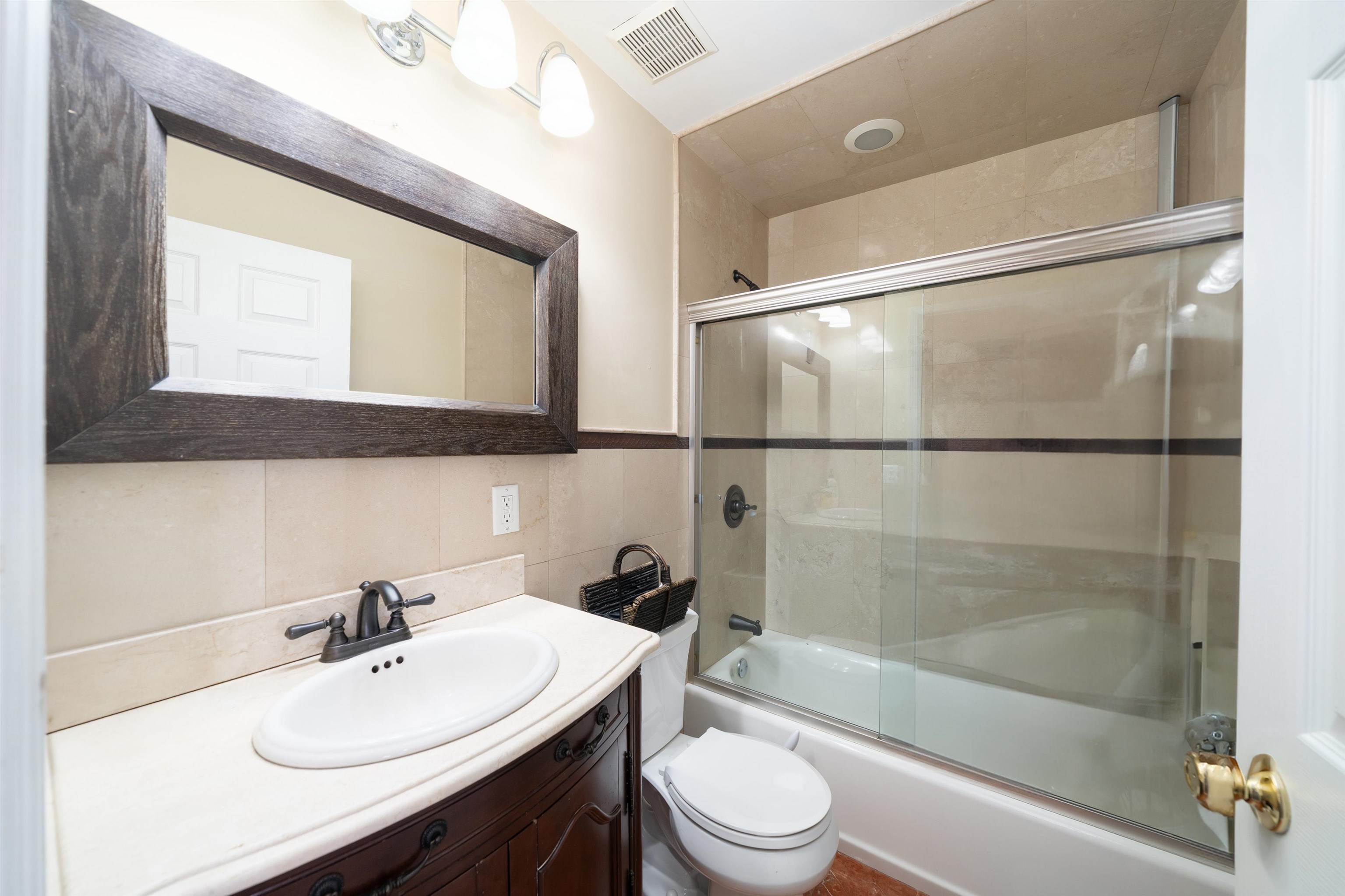 704 CLINTON ST Unit: 5D