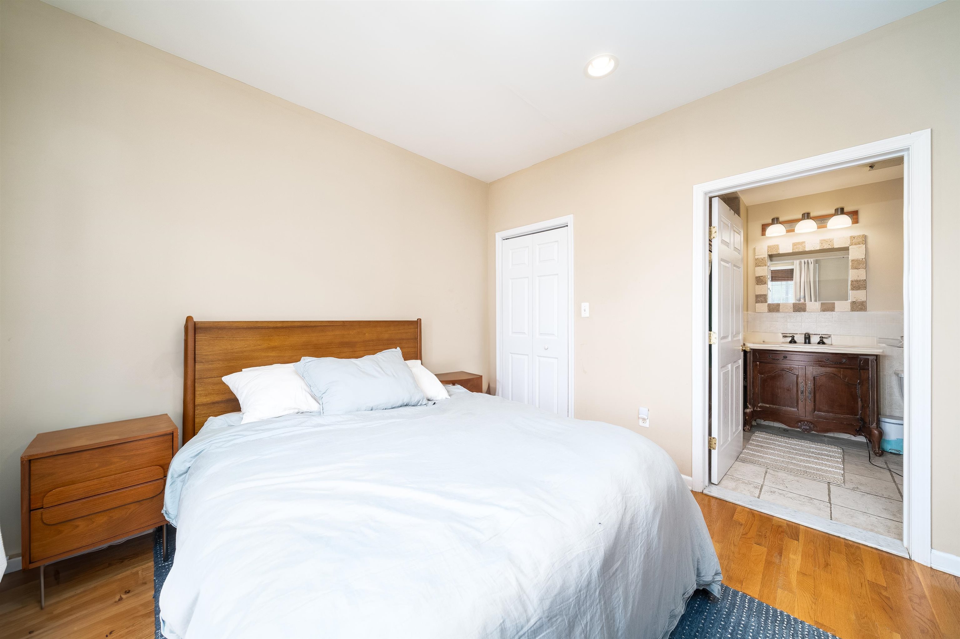 704 CLINTON ST Unit: 5D