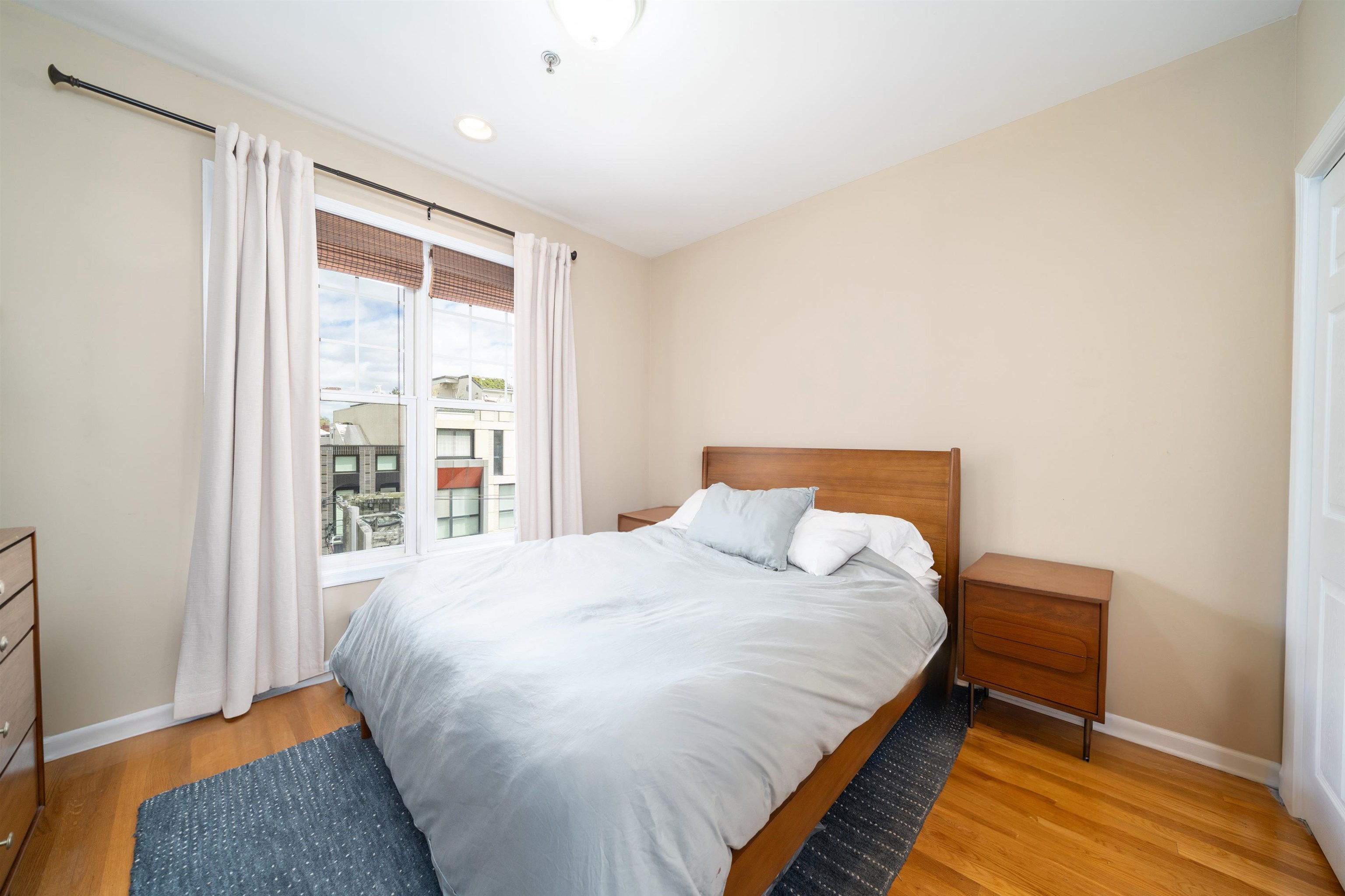 704 CLINTON ST Unit: 5D