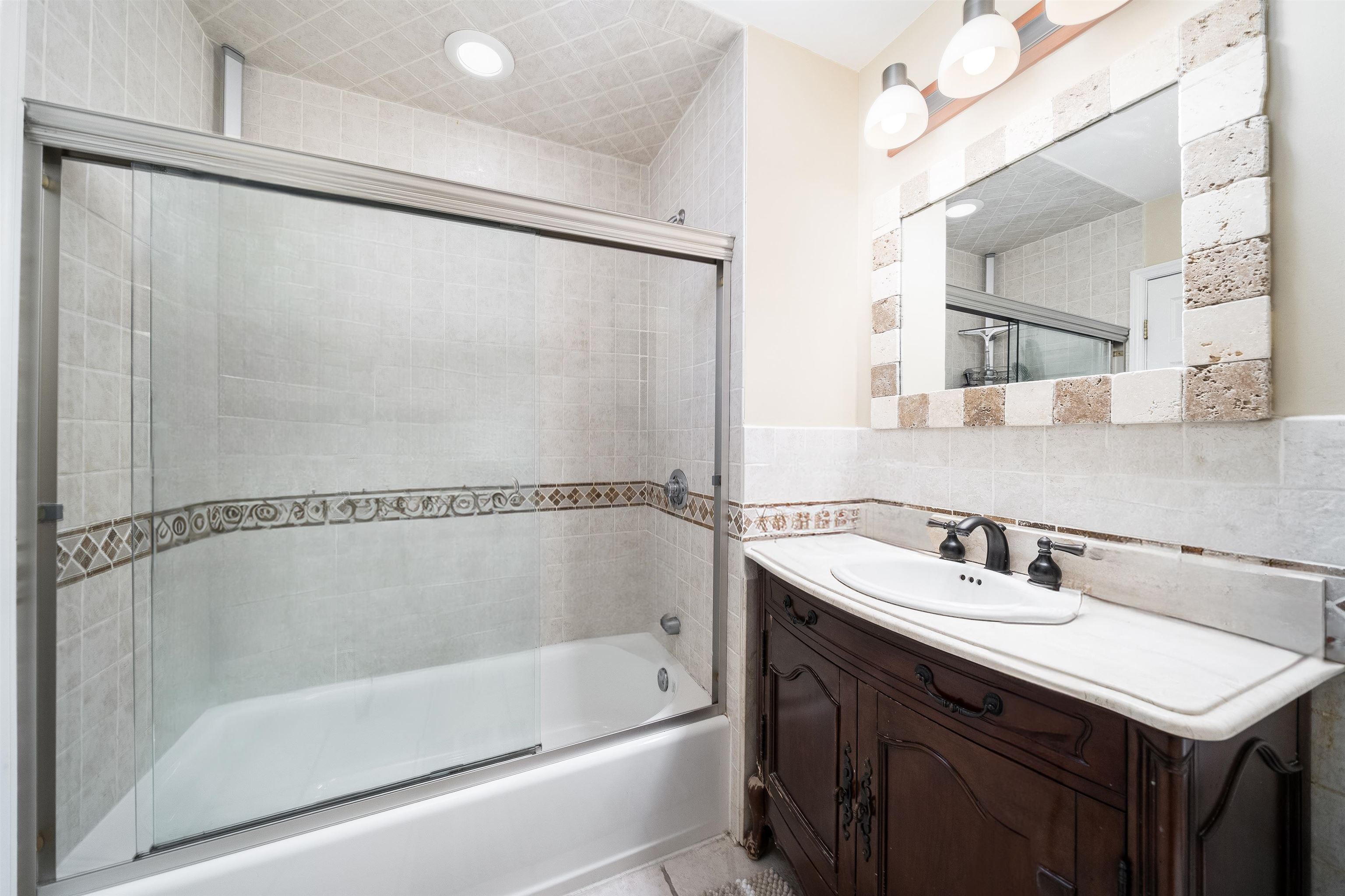 704 CLINTON ST Unit: 5D