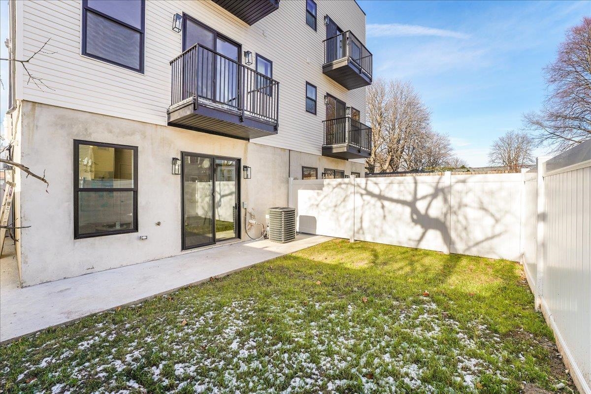 226 NUNDA AVE Unit: 1