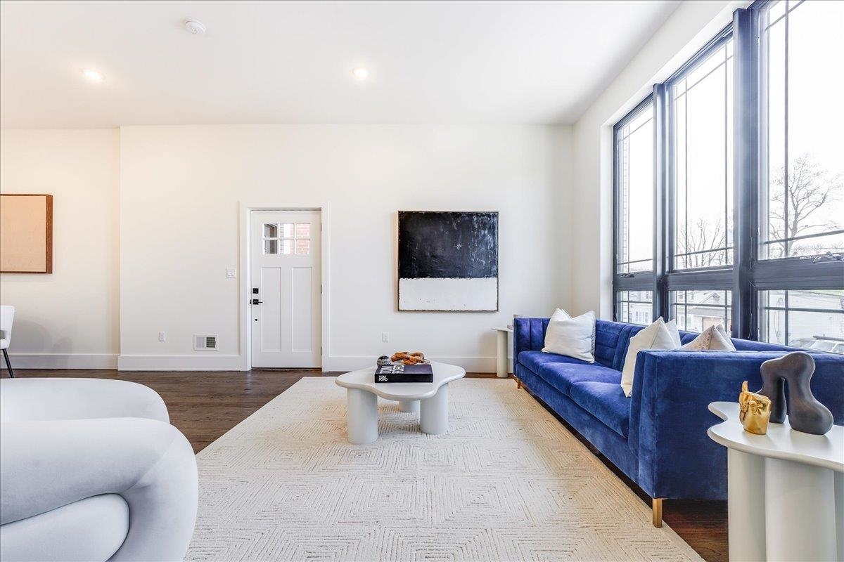 226 NUNDA AVE Unit: 1