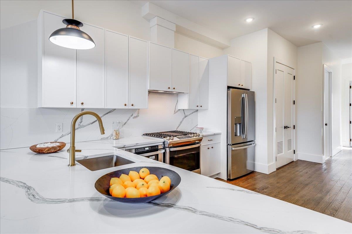 226 NUNDA AVE Unit: 1