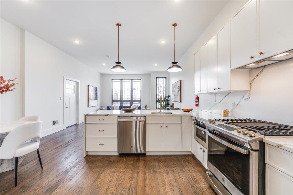 226 NUNDA AVE Unit: 1