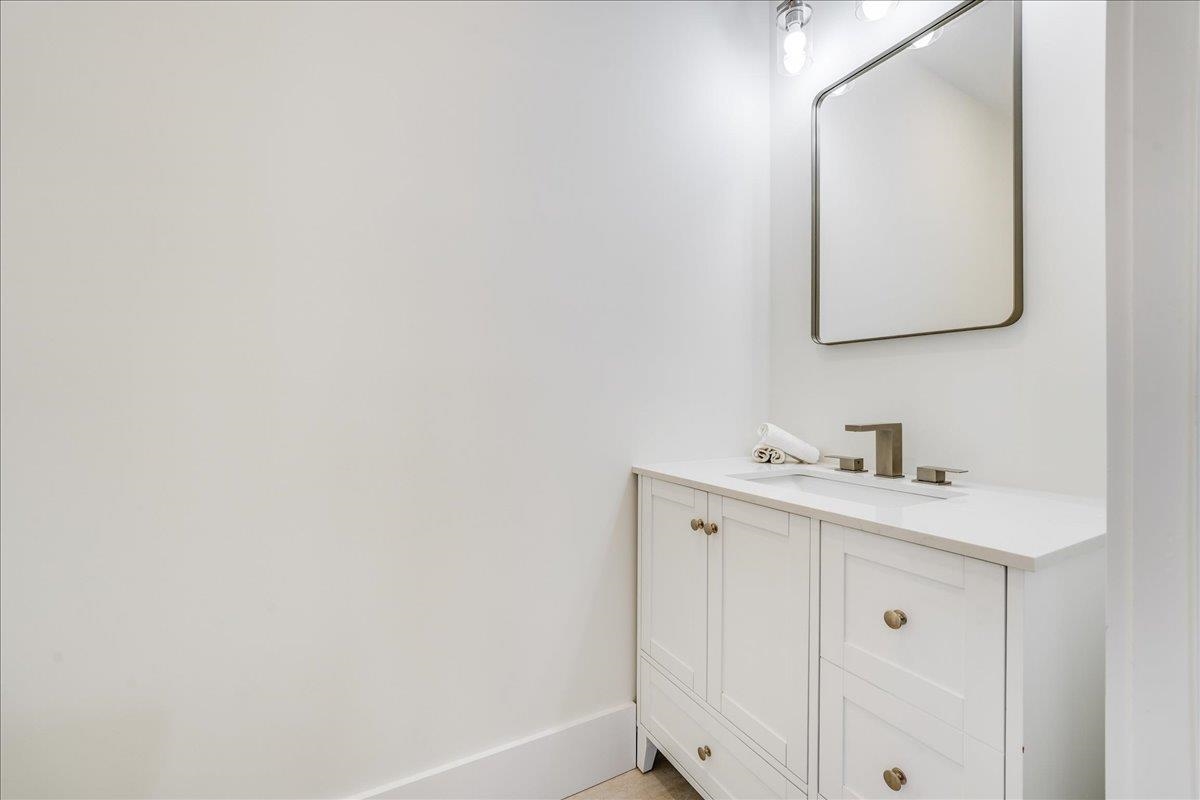 226 NUNDA AVE Unit: 1