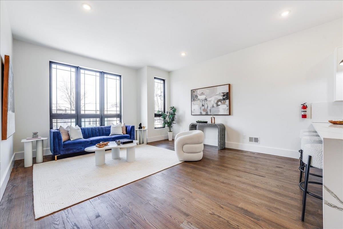 226 NUNDA AVE Unit: 1