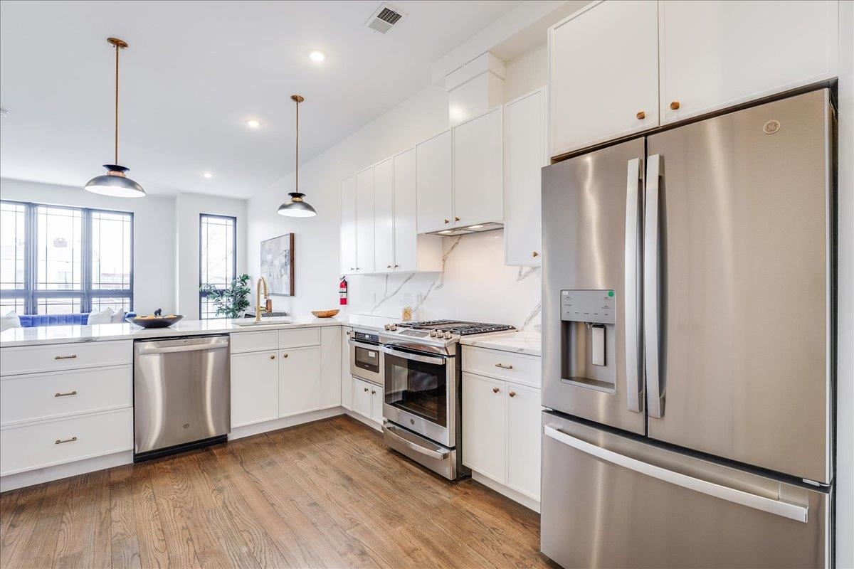 226 NUNDA AVE Unit: 1