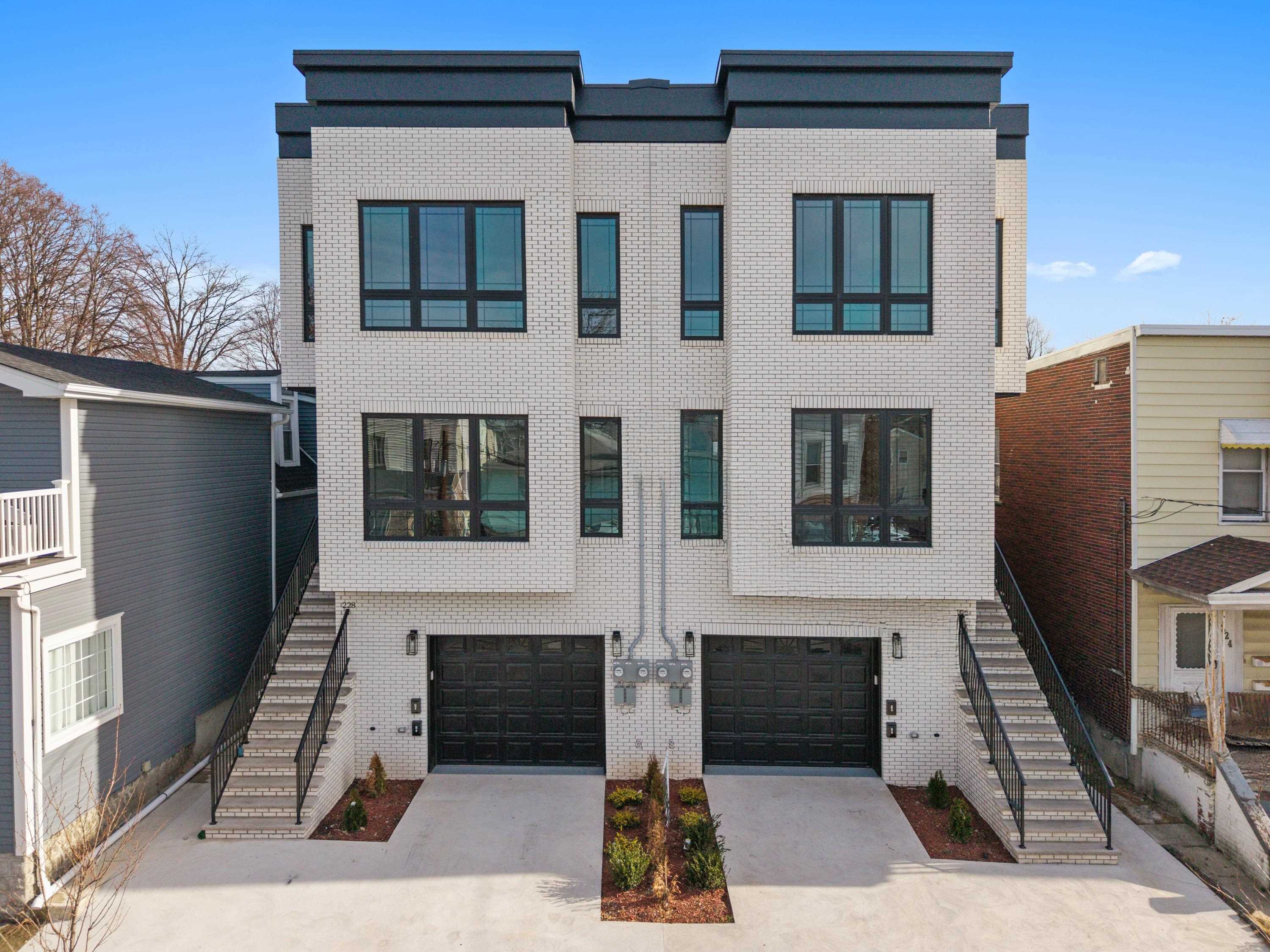 226 NUNDA AVE Unit: 1