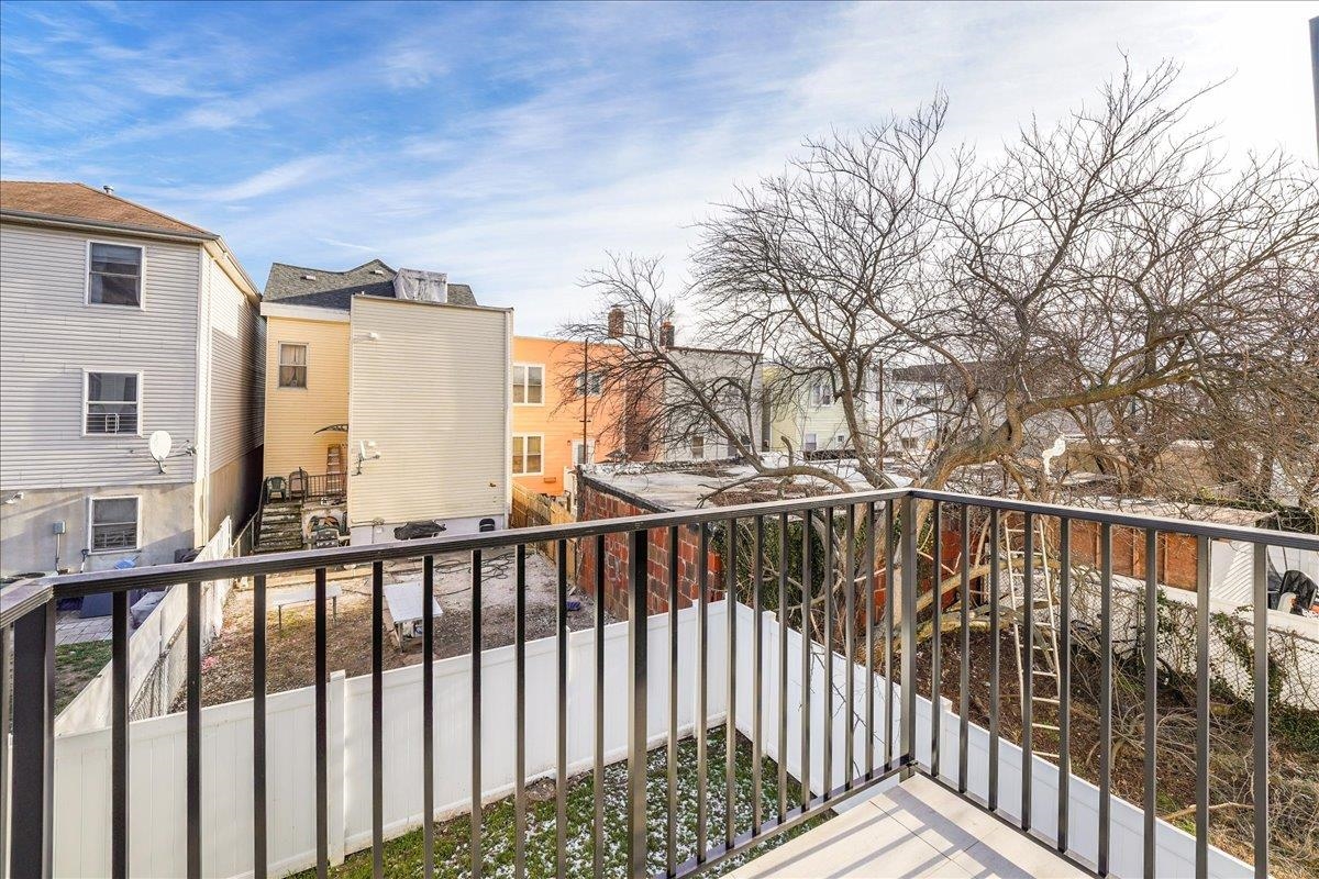 226 NUNDA AVE Unit: 1