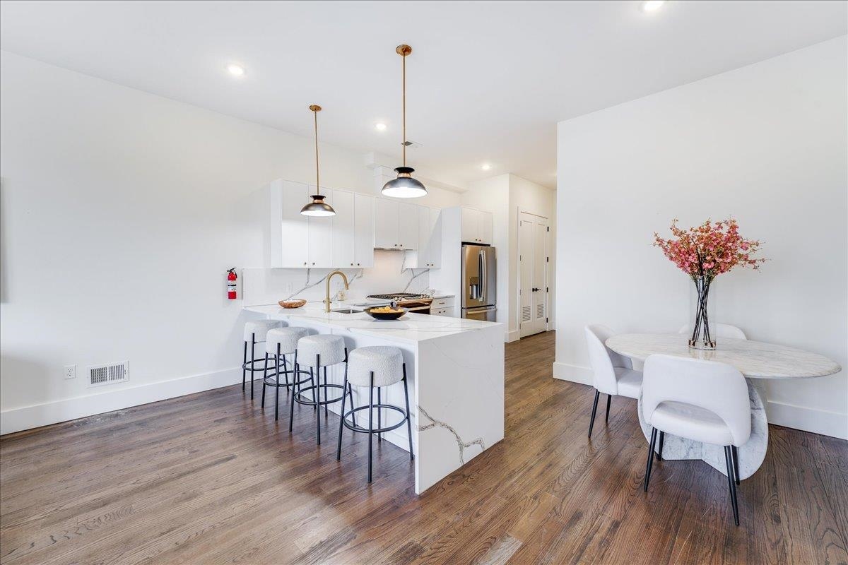 226 NUNDA AVE Unit: 1