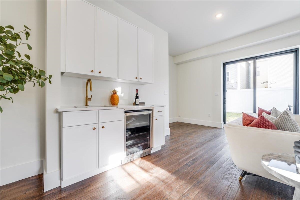 226 NUNDA AVE Unit: 1