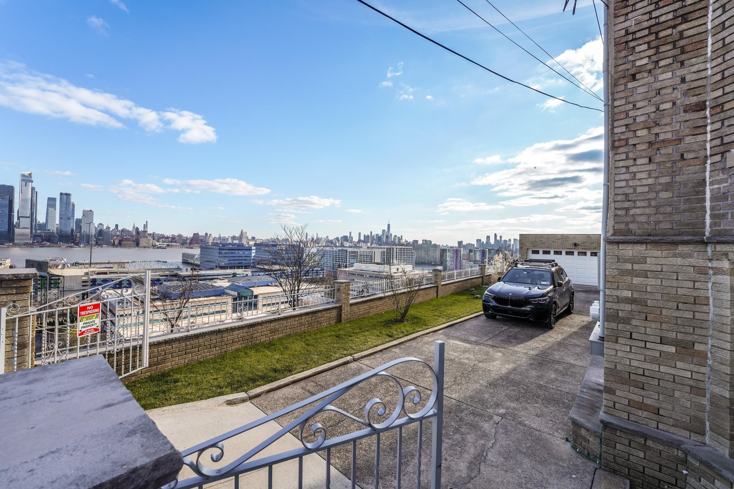 1 LINCOLN PL Unit: 2