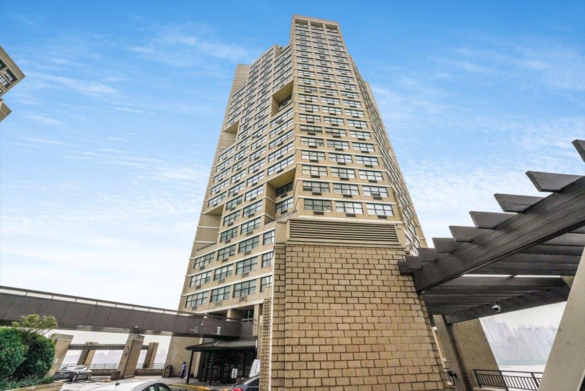 7002 BLVD EAST Unit: 6H