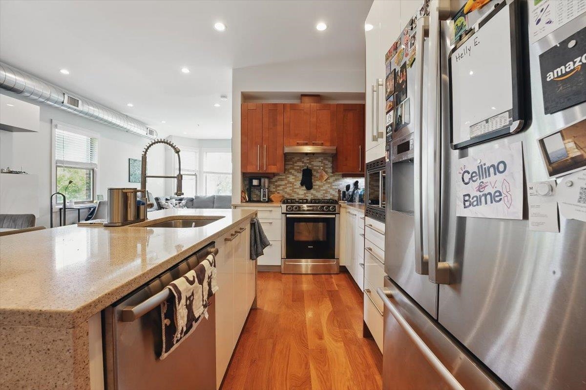 390 1ST ST Unit: 2