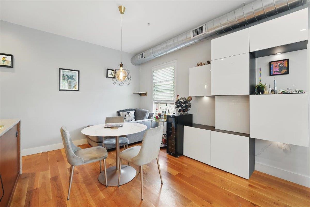 390 1ST ST Unit: 2