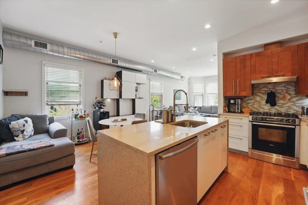 390 1ST ST Unit: 2