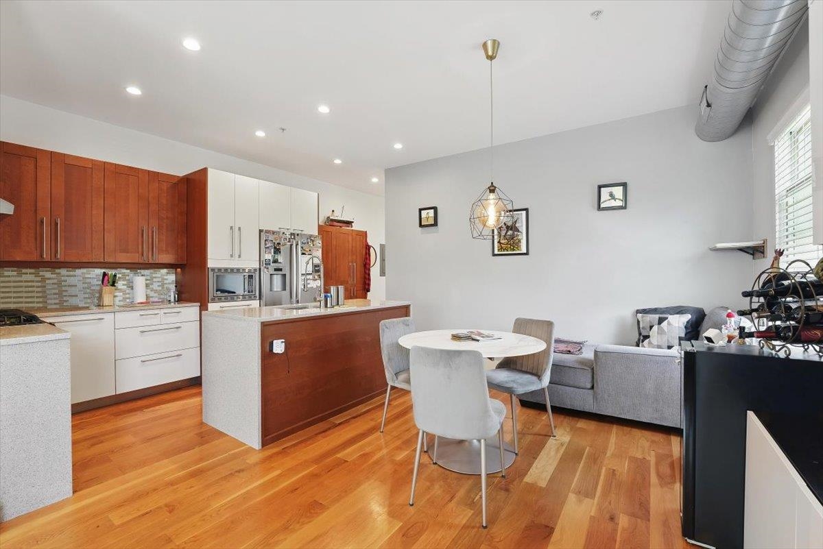 390 1ST ST Unit: 2