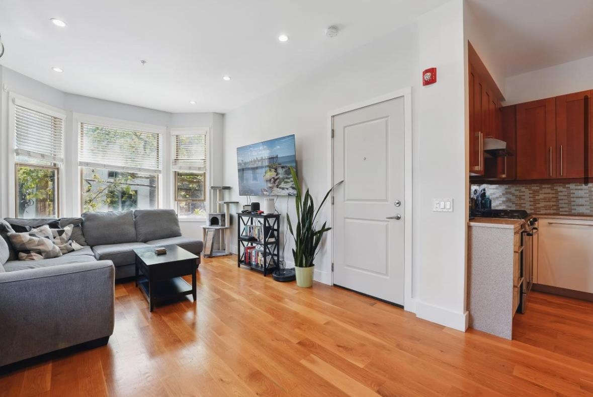 390 1ST ST Unit: 2