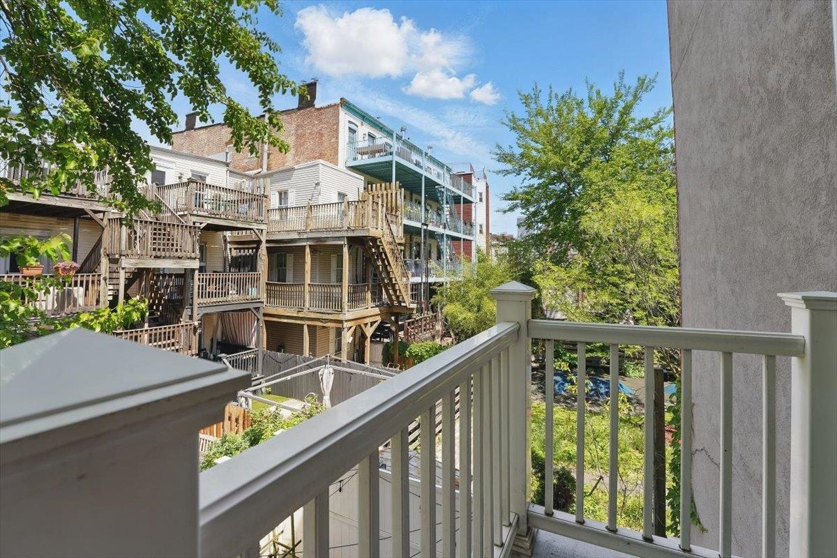 390 1ST ST Unit: 2