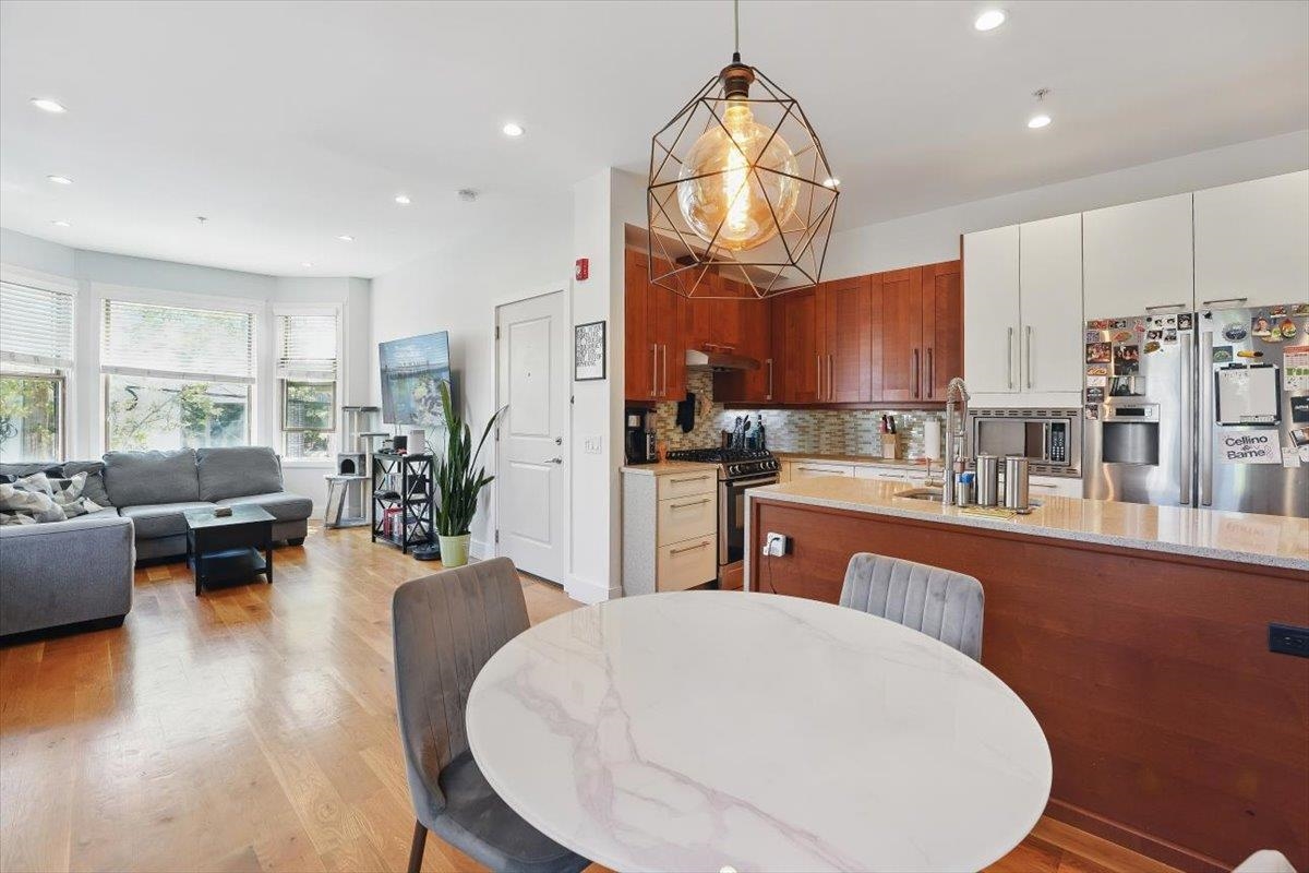 390 1ST ST Unit: 2