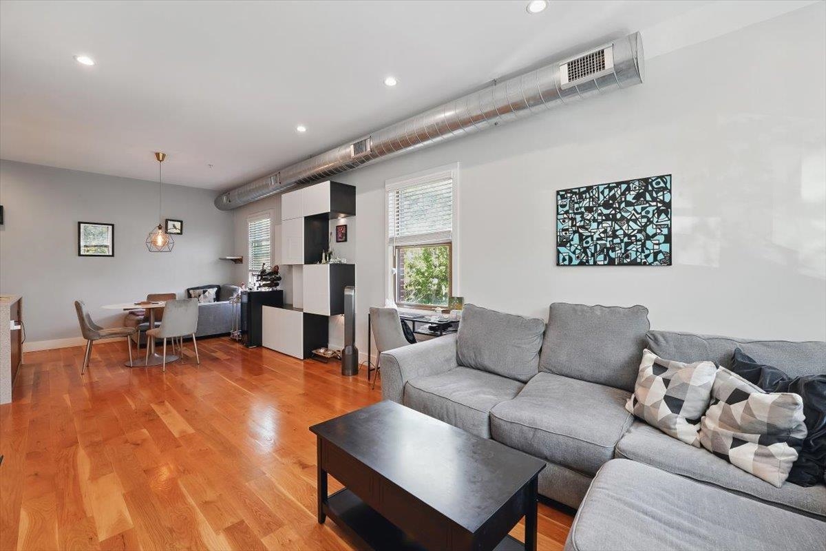 390 1ST ST Unit: 2