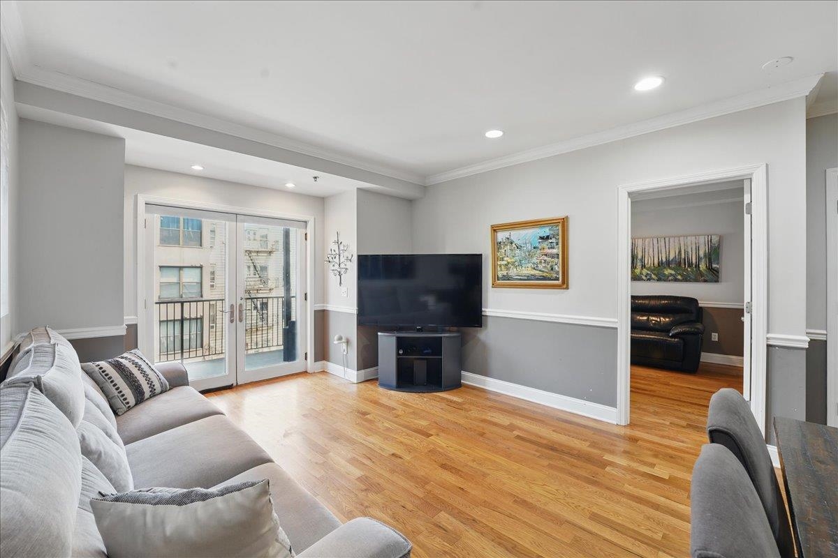 211 MADISON ST Unit: 3