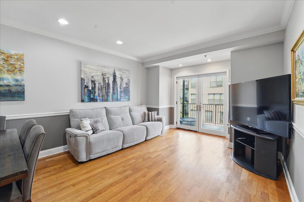 211 MADISON ST Unit: 3