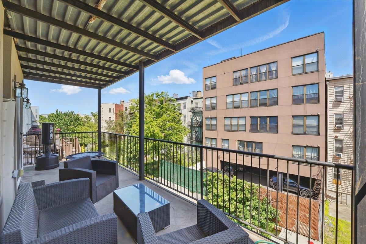 211 MADISON ST Unit: 3