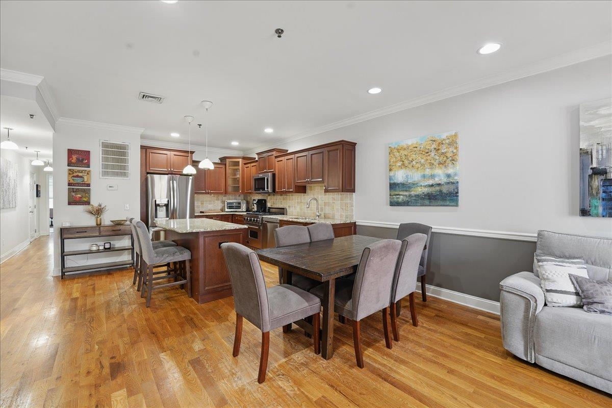 211 MADISON ST Unit: 3