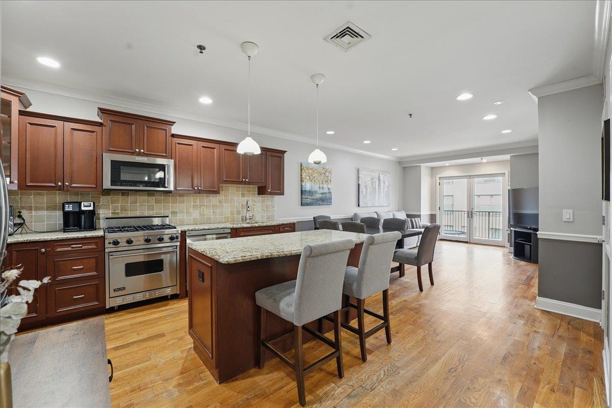 211 MADISON ST Unit: 3