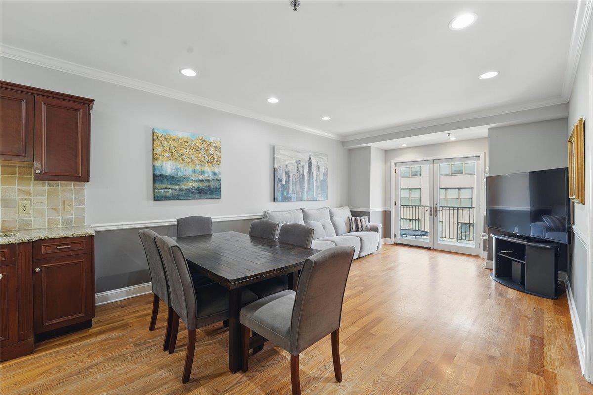 211 MADISON ST Unit: 3