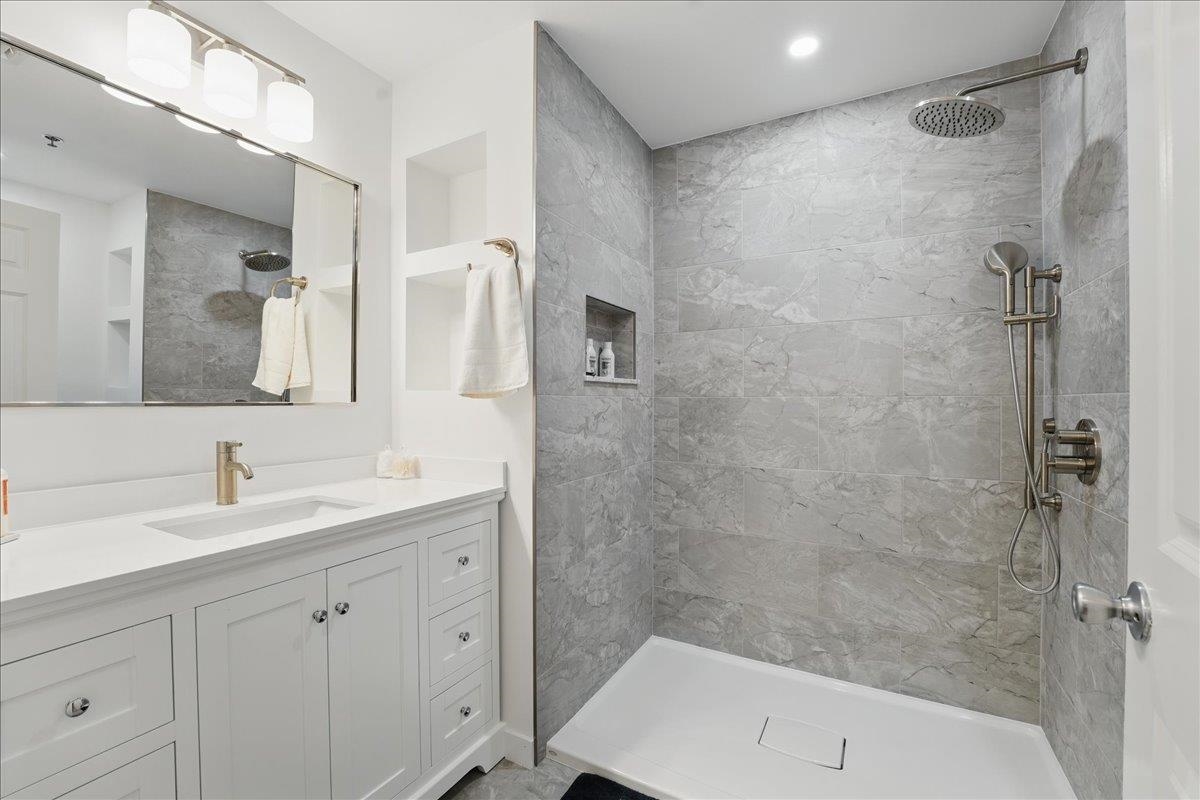 211 MADISON ST Unit: 3