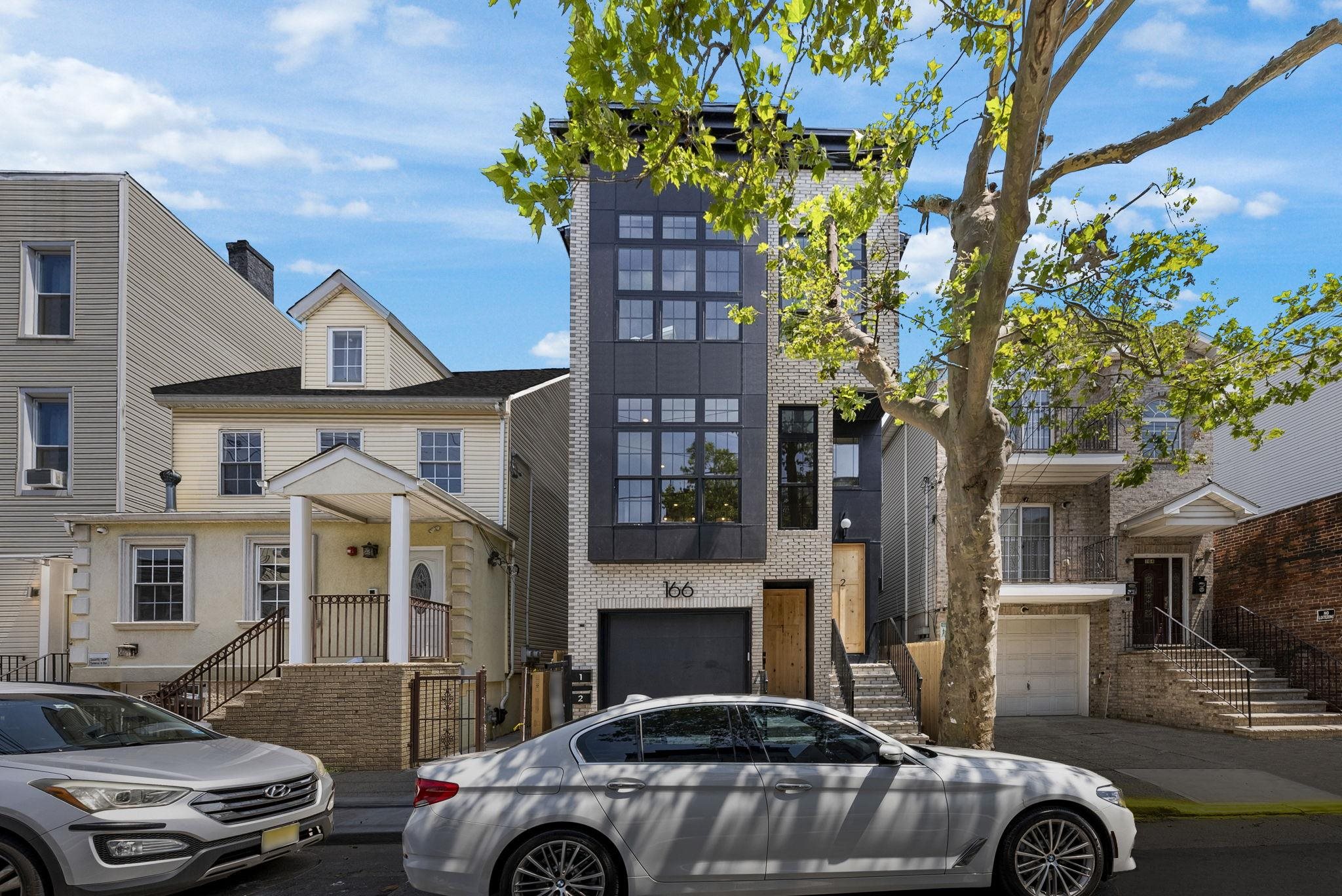 166 NEW YORK AVE Unit: 2