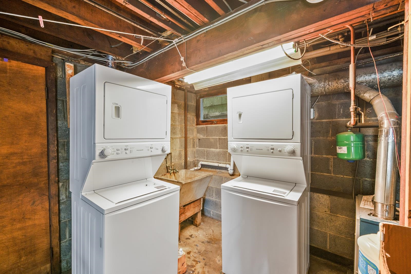 246 SIP AVE Unit: 1F