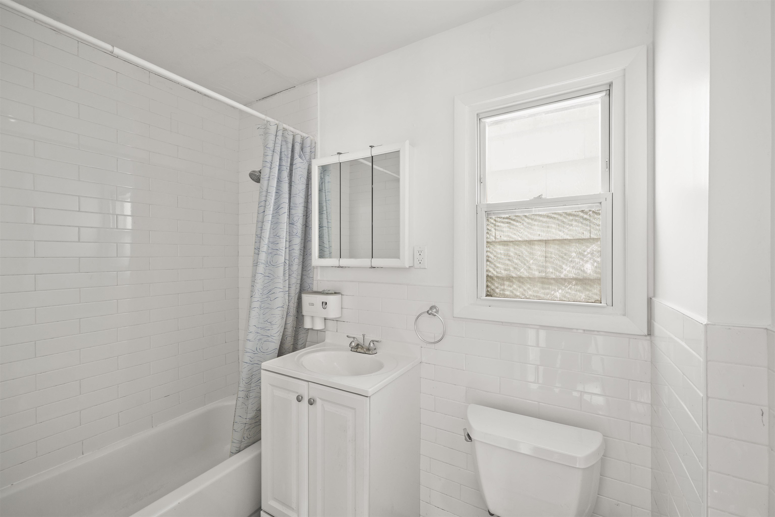 246 SIP AVE Unit: 1F