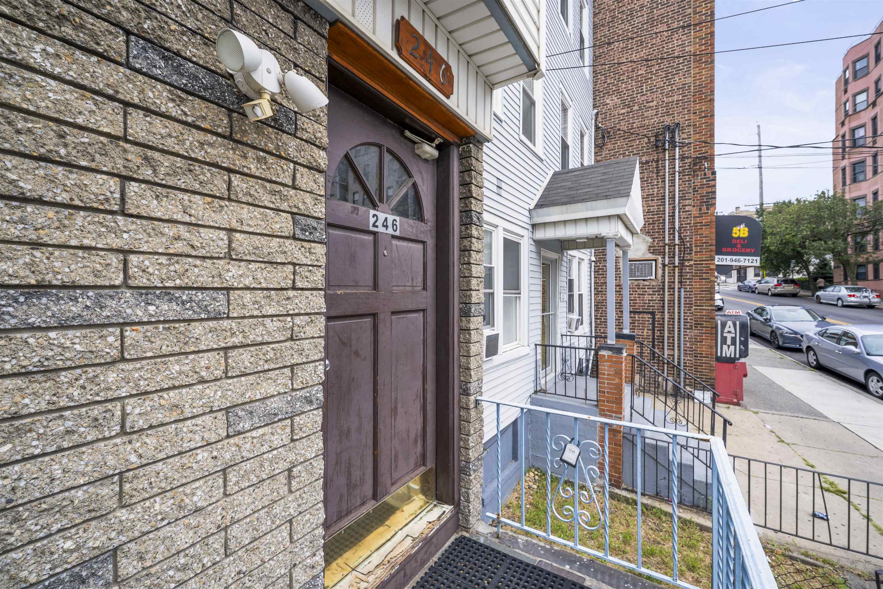 246 SIP AVE Unit: 1F