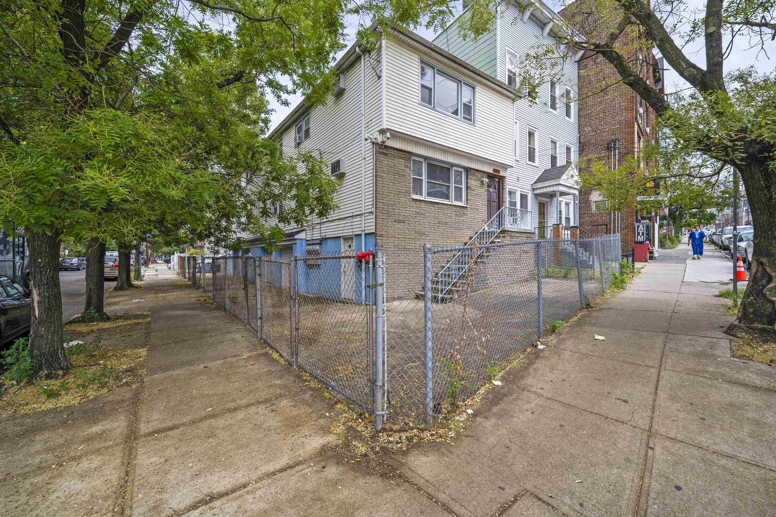 246 SIP AVE Unit: 1F