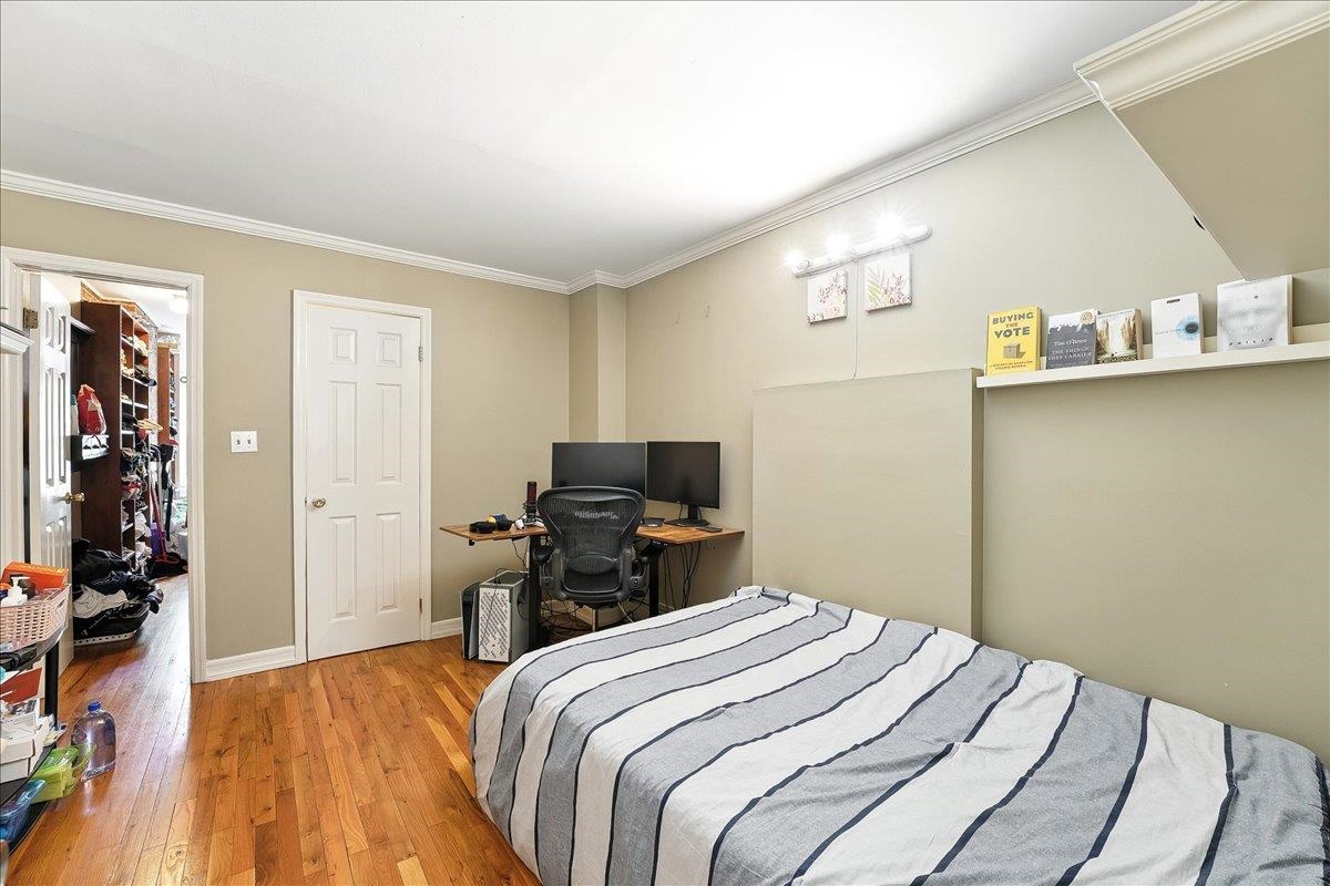 205 14TH ST Unit: 2L