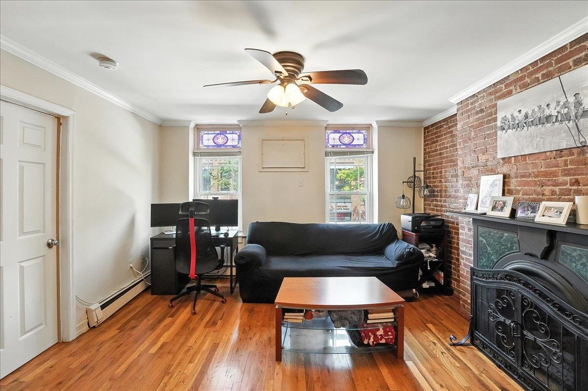 205 14TH ST Unit: 2L