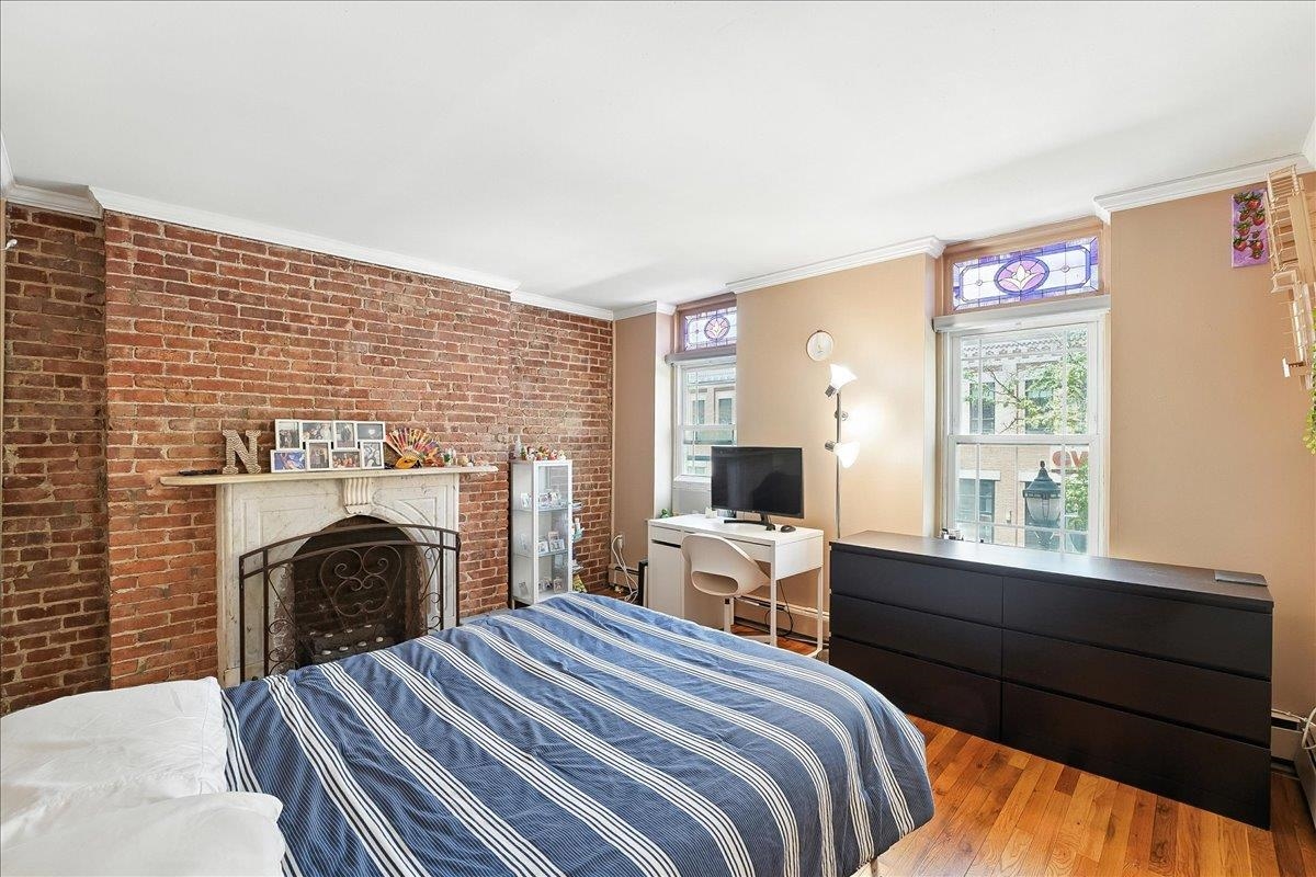 205 14TH ST Unit: 2L