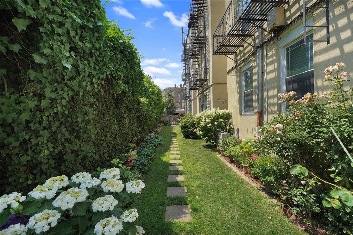205 14TH ST Unit: 2L
