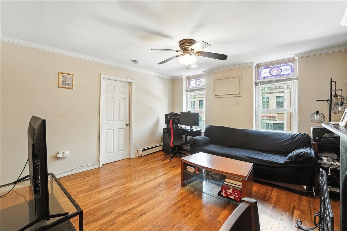 205 14TH ST Unit: 2L