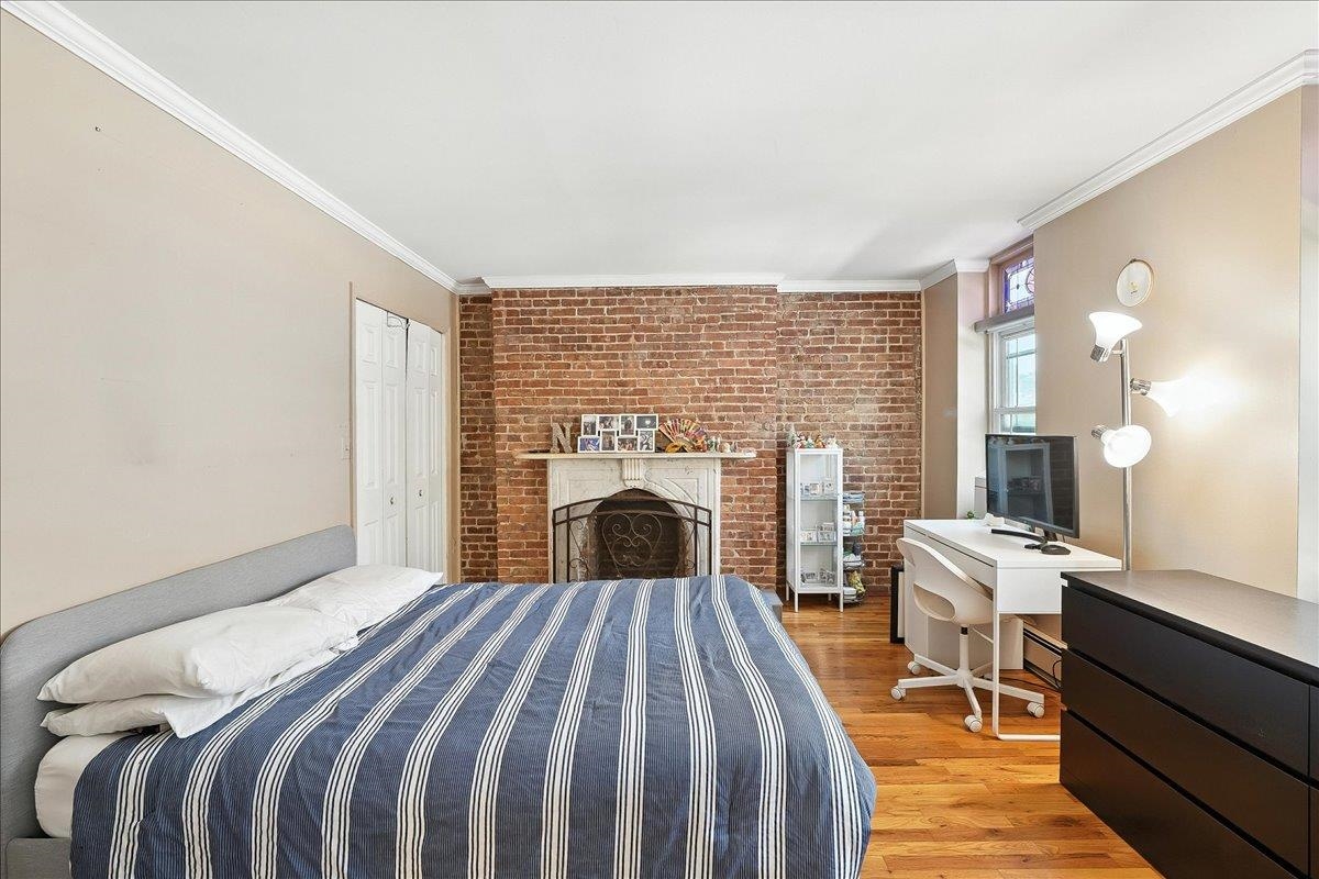 205 14TH ST Unit: 2L