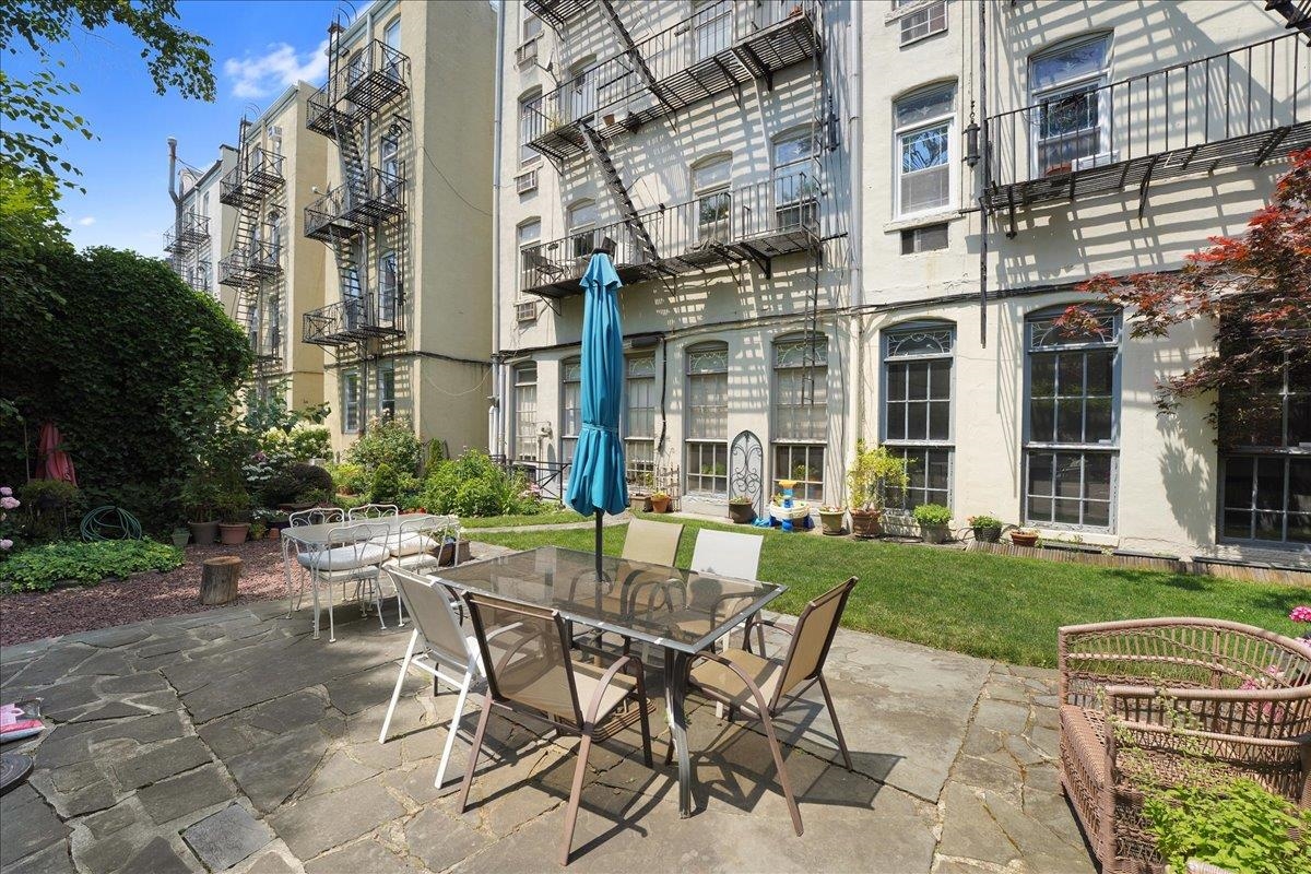 205 14TH ST Unit: 2L