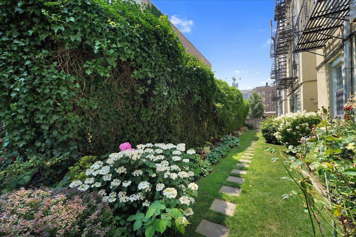 205 14TH ST Unit: 2L